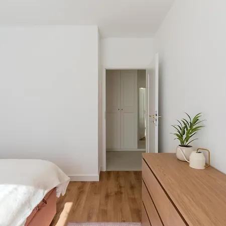 Podpromie Modern By Bookinghost
